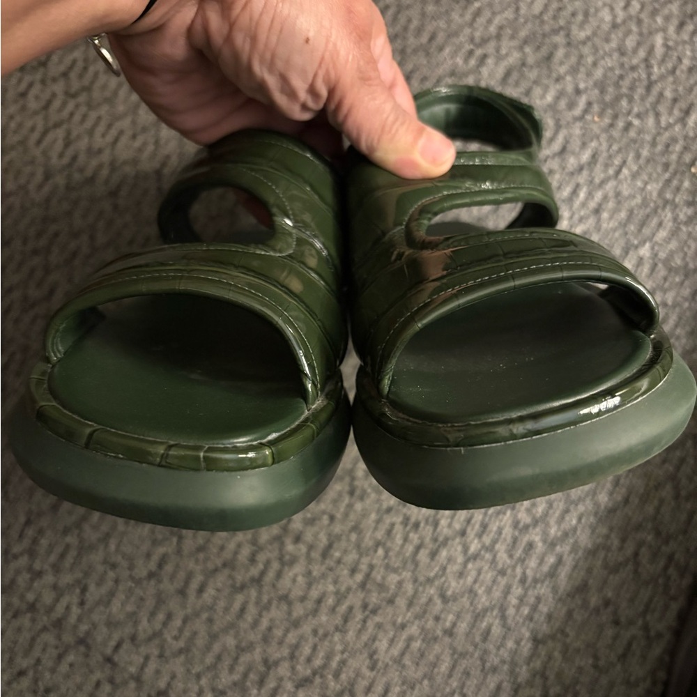 Vince Fresca Sandal in Olive Green Croc-Print Leather Women’s 7.5 - Picture 9 of 16